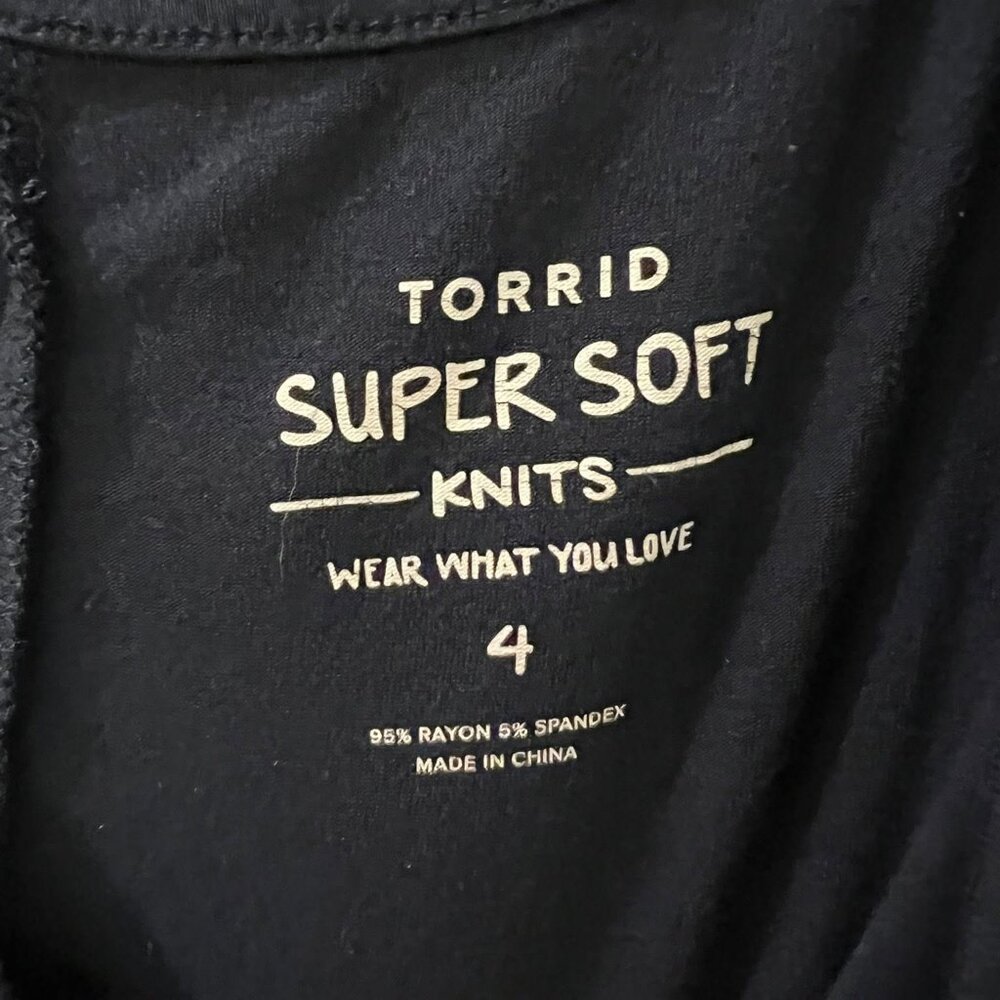 Size 4(4X) - Torrid - Super Soft Navy Short Sleeve Knit Pullover - Picture 2 of 5